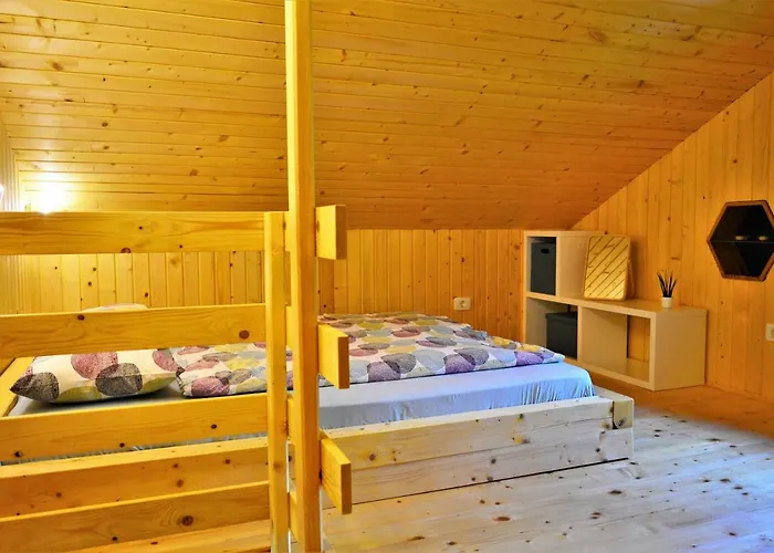 펜션 Sleeping With The Bees Kozjak 코바리드